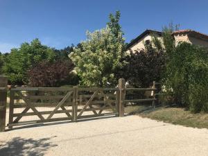 Maisons de vacances Gite Le Clos de Charroux : Maison 2 Chambres