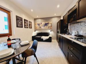 Monna Dina in Florence