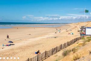 Maisons de vacances Bright house with garden in Sables-d'Olonne : Maison de Vacances