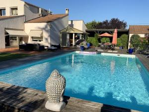 Villa de 4 chambres avec piscine privee jardin clos et wifi a Nalliers