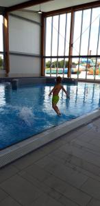 Chalet Westkapelle op een vakantiepark met 2 slaapkamers 1,7 km van het strand