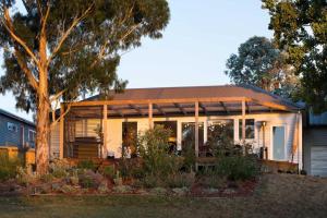 The Lux Luxury 4 bedroom, 2 bathroom, with stunning garden