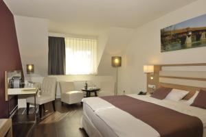 Double Room with River View room in Ringhotel Goldener Knopf