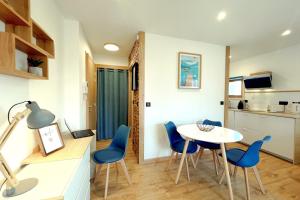 Appartements L'Albigny - Lovely Studio - 150 m beach : photos des chambres