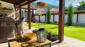 Лиловата Къща - Tŭzha