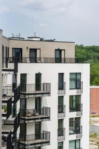 Esencja Apartments with Free Parking Garbary 104 by Renters