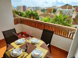2BDR Sunny apartment with pool and private parking in Benalmádena