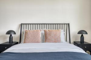 Riverside 2br w pool gym wd nr airport ATX-79