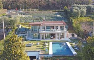 Villa Bianca directly on the lake modern amazing
