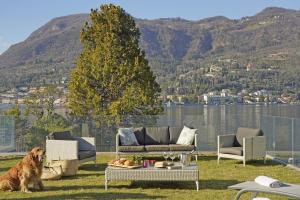 Villa Bianca directly on the lake modern amazing