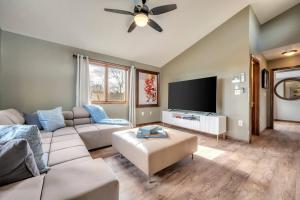 Steps To The Lake House, Hot tub, Game room, Deck