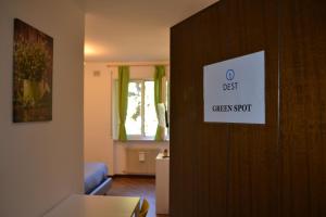 1Dest - Green Spot
