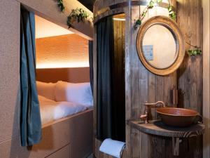 Peanut Medieval Lodge