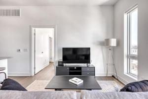 Sloans Lake 2BR w Gym WD Roof nr Park DEN-105