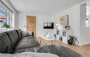 Beautiful Home In Assens With Wifi