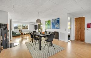 Amazing Home In Malling With Wifi