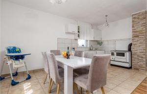 Beautiful Home In Debelo Brdo I