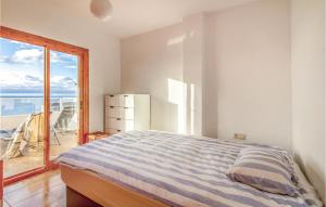 3 Bedroom Cozy Apartment In Santa Pola