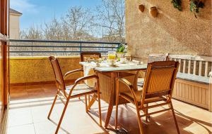 obrázek - Awesome Apartment In San Lucar De Barrameda With Outdoor Swimming Pool And 3 Bedrooms