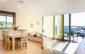 4 Bedroom Cozy Home In Cartaya