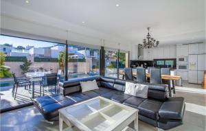 Lovely Home In Polop De La Marina