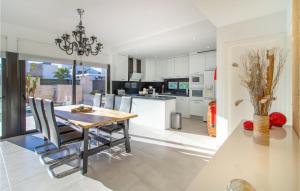 Lovely Home In Polop De La Marina