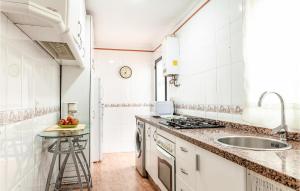 3 Bedroom Cozy Apartment In Huelva