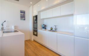 Stunning Apartment In Orihuela