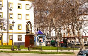 3 Bedroom Cozy Apartment In Huelva