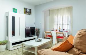 3 Bedroom Cozy Apartment In Huelva