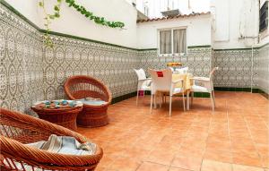 3 Bedroom Cozy Apartment In Huelva