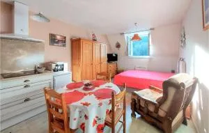 Lovely Apartment In Salins-Les-Bains - 萨兰莱班