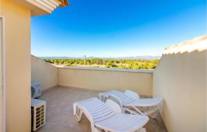 2 Bedroom Nice Apartment In Santa Pola