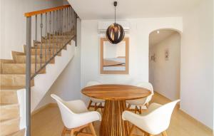 2 Bedroom Nice Apartment In Santa Pola