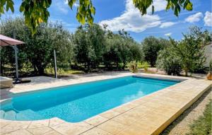 Maisons de vacances Nice Home In Arles With Outdoor Swimming Pool, 5 Bedrooms And Swimming Pool : photos des chambres