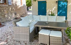 Maisons de vacances Nice Home In Arles With Outdoor Swimming Pool, 5 Bedrooms And Swimming Pool : photos des chambres