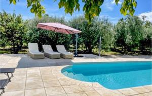Maisons de vacances Nice Home In Arles With Outdoor Swimming Pool, 5 Bedrooms And Swimming Pool : photos des chambres