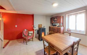 Maisons de vacances Awesome home in Les Premiers-Sapins with 3 Bedrooms : photos des chambres