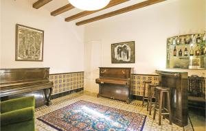 Awesome Home In Vilanova Del Vallès