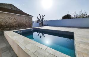 Maisons de vacances Beautiful home in Nissan-lez-Enserune with Outdoor swimming pool and 2 Bedrooms : photos des chambres