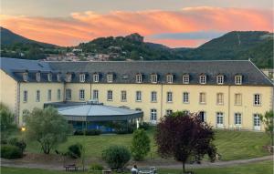 Appartements Nice Apartment In Saint-affrique With Indoor Swimming Pool : photos des chambres