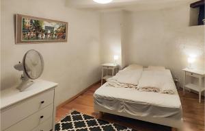 Maisons de vacances 2 Bedroom Amazing Home In Servian : photos des chambres