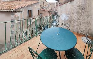 Maisons de vacances Awesome home in Servian with 2 Bedrooms : photos des chambres