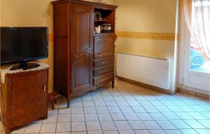 2 Bedroom Lovely Home In Bas-En-Basset