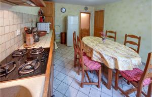 2 Bedroom Lovely Home In Bas-En-Basset
