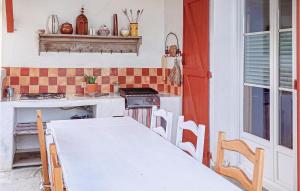 Maisons de vacances Awesome home in La Bastide-Clairence with 3 Bedrooms and WiFi : photos des chambres