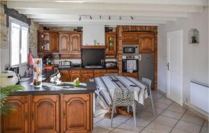 Maisons de vacances Beautiful home in Agos-Vidalos with Outdoor swimming pool, WiFi and 4 Bedrooms : photos des chambres