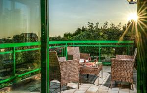 Maisons de vacances Nice Home In Guidel With Wifi : photos des chambres