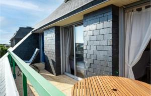 Maisons de vacances Nice Home In Guidel With Wifi : photos des chambres