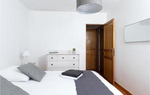 Maisons de vacances Nice Home In Guidel With Wifi : photos des chambres